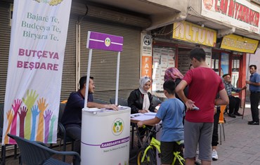 Kaynartepe halkı mahallenin geleceği için  oy kullanıyor 